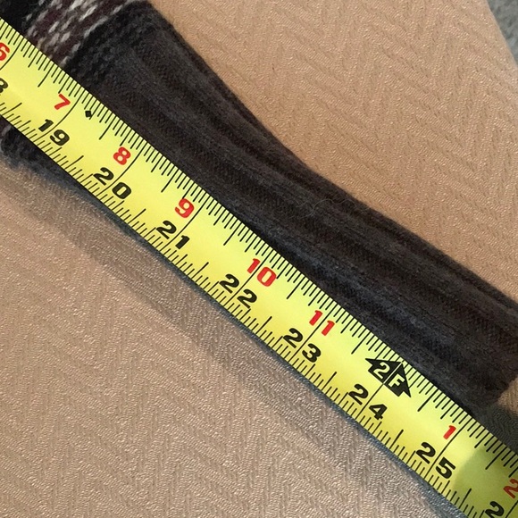 Eddie Bauer Full Length Cardigan. M/L. Multi-colored. Yarn-coated pin to fasten. - Picture 8 of 10